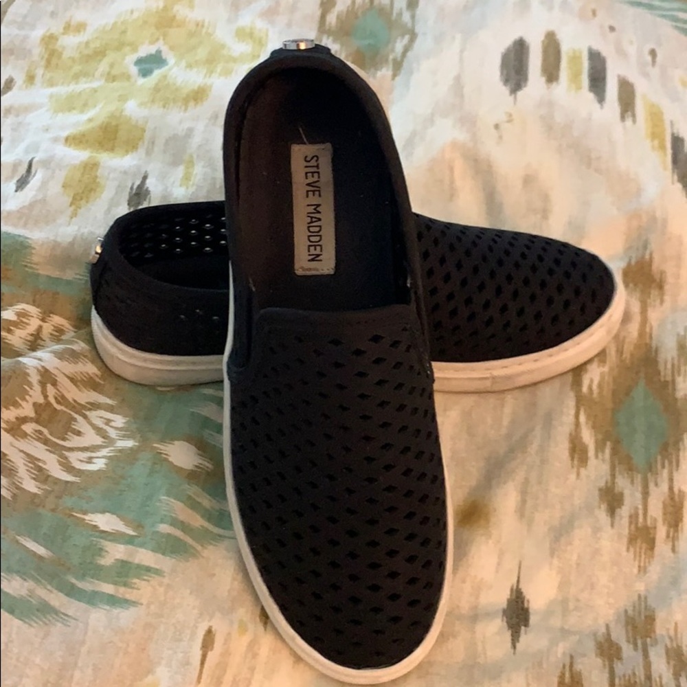 Steve Madden black slip ones sz 7.5